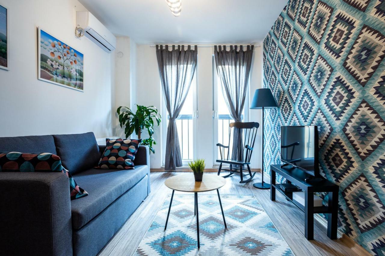 Modern Naive Downtown With Free Private Garage-Fast Wi-Fi Lägenhet Novi Sad Exteriör bild
